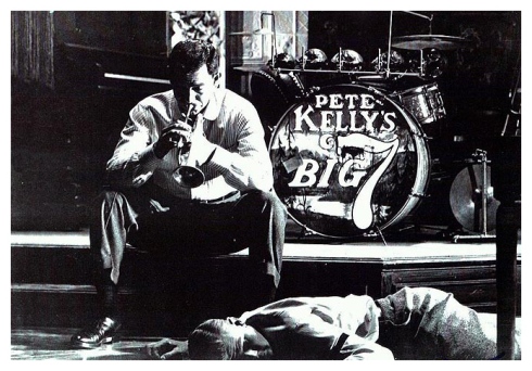 Jack Webb y Martín Milner. Escena del film "Pete Kelly’s Blues" -1955- (imagen extraída de: http://www.badge714.org/dragraul.htm)